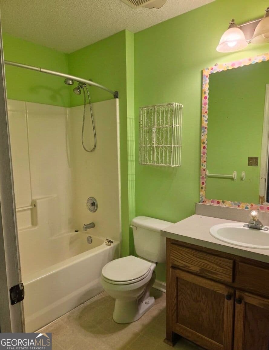 4 bedroom, 2.5 bathroom, 1,948 sq ft single family residence for sale at 309 Madison Avenue, Hampton, GA 30228 — photo 5