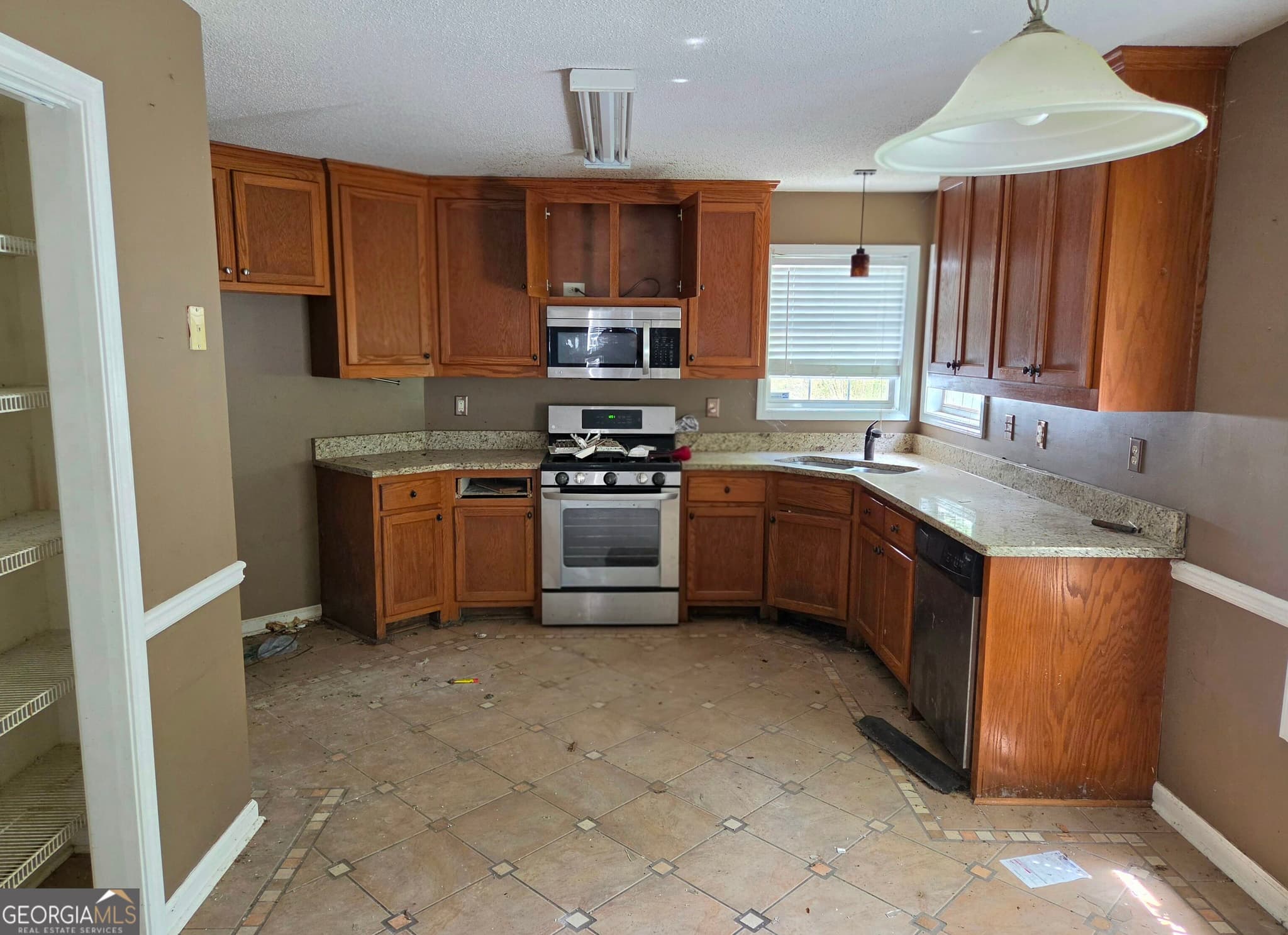 4 bedroom, 2.5 bathroom, 1,948 sq ft single family residence for sale at 309 Madison Avenue, Hampton, GA 30228 — photo 4