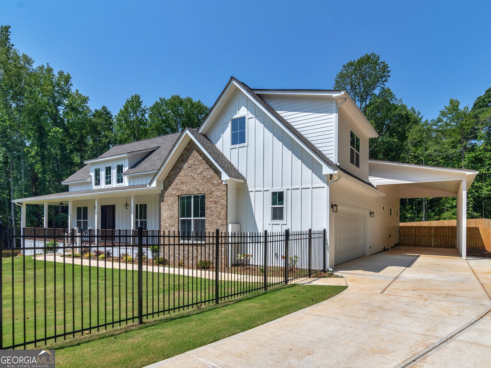 3 bedroom, 2.5 bathroom, 2,764 sq ft single family residence for sale at 1019 Oakridge Drive, Griffin, GA 30223 — photo 2