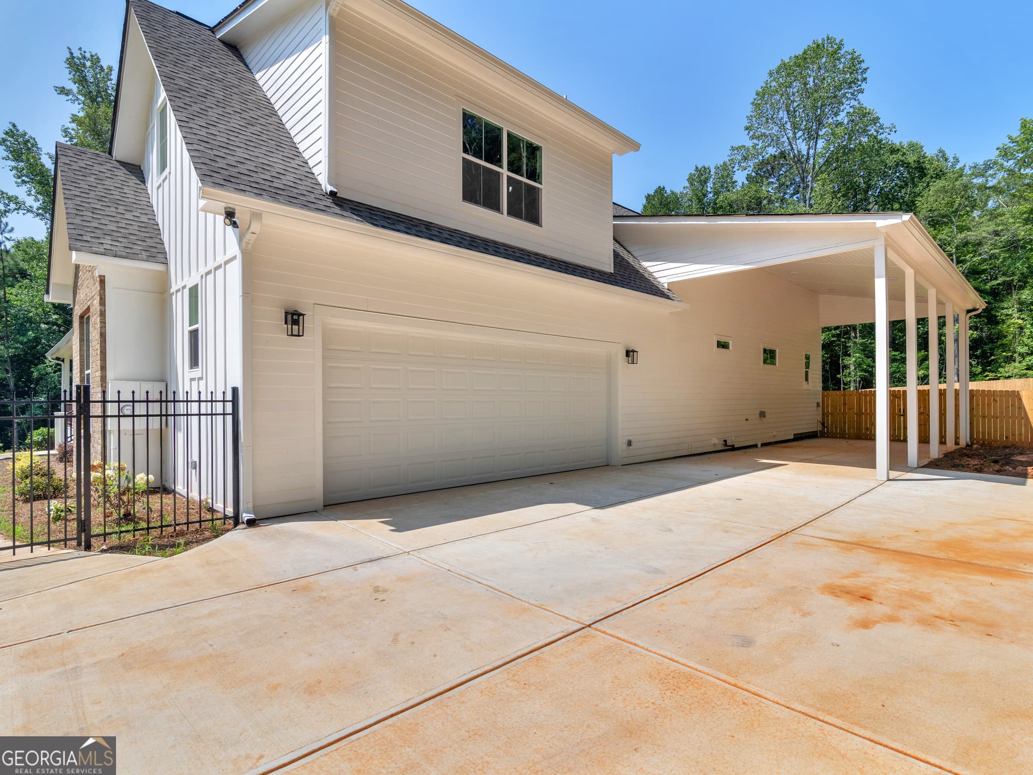 3 bedroom, 2.5 bathroom, 2,764 sq ft single family residence for sale at 1019 Oakridge Drive, Griffin, GA 30223 — photo 3