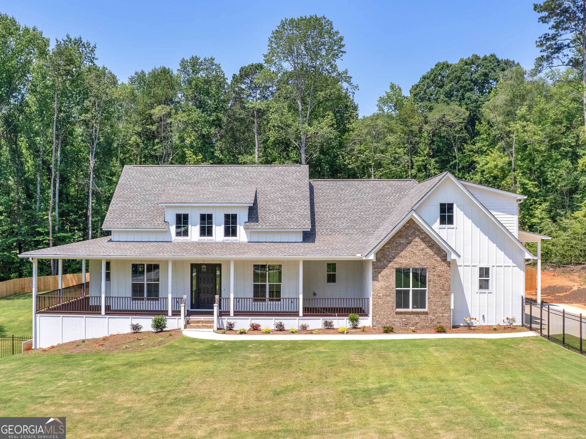 3 bedroom, 2.5 bathroom, 2,764 sq ft single family residence for sale at 1019 Oakridge Drive, Griffin, GA 30223