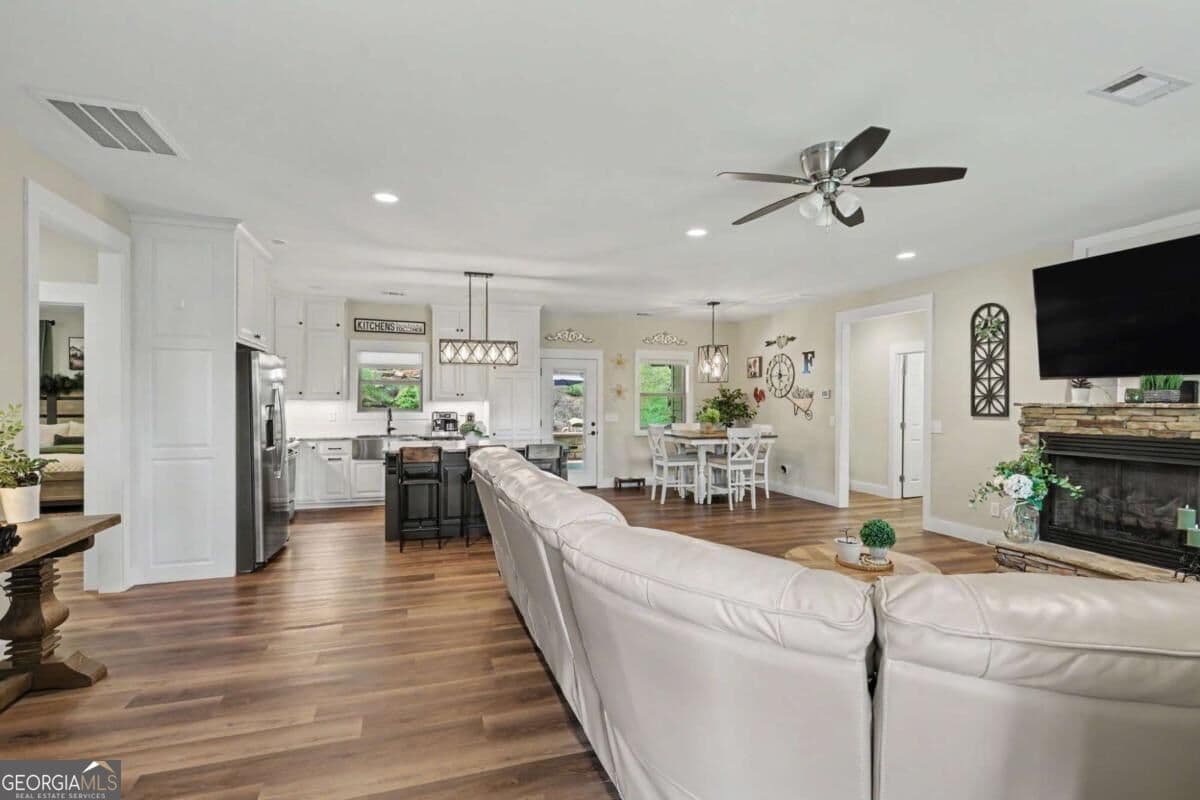 3 bedroom, 2 bathroom single family residence for sale at 188 Oxford Trail, Blairsville, GA 30512 — photo 8