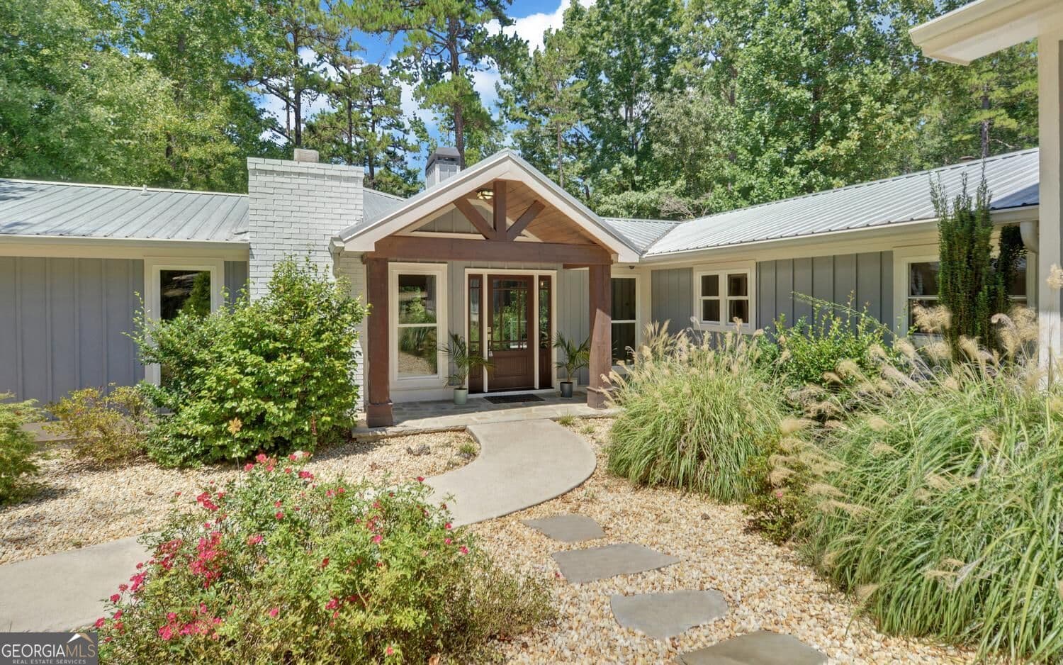4 bedroom, 3 bathroom, 2,569 sq ft single family residence under contract at 47 Landing Court, Hartwell, GA 30643 — photo 2