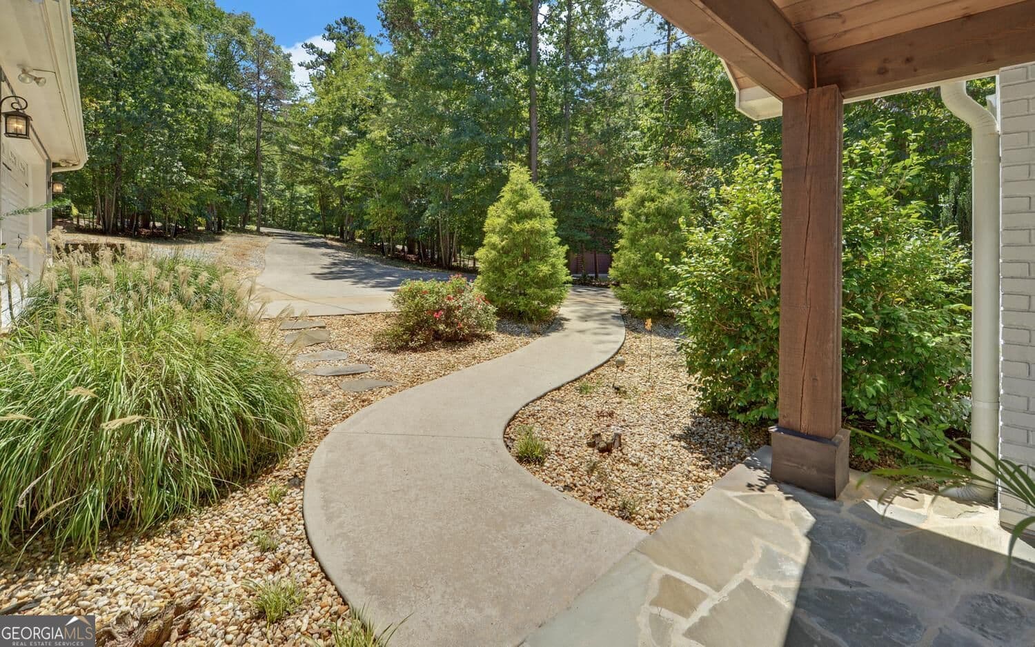 4 bedroom, 3 bathroom, 2,569 sq ft single family residence under contract at 47 Landing Court, Hartwell, GA 30643 — photo 3