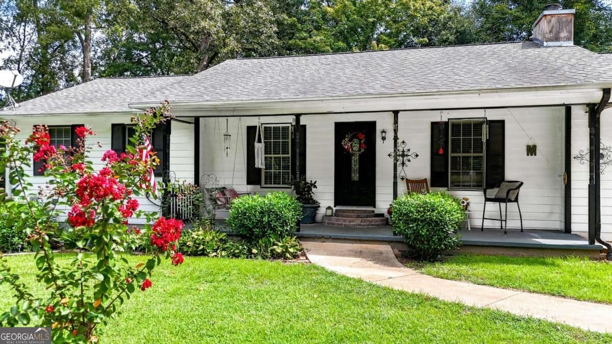 3 bedroom, 3 bathroom, 1,350 sq ft single family residence for sale at 3010 Turner Church Road, Mcdonough, GA 30252 — photo 2