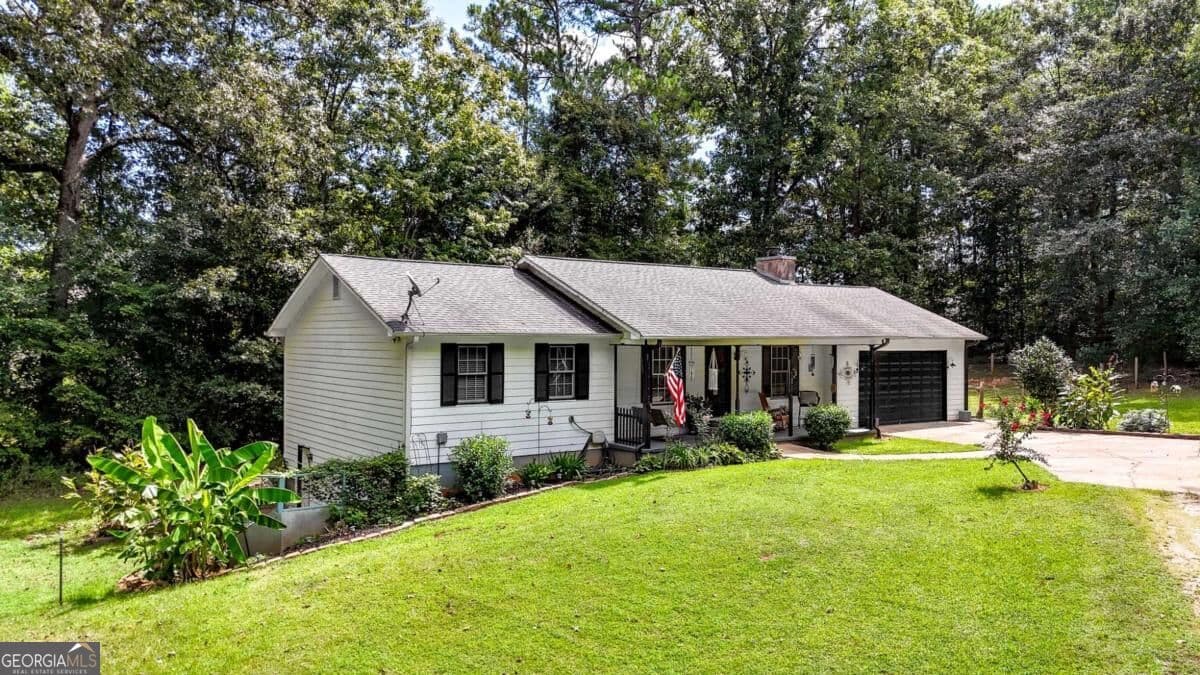 3 bedroom, 3 bathroom, 1,350 sq ft single family residence for sale at 3010 Turner Church Road, Mcdonough, GA 30252 — photo 3