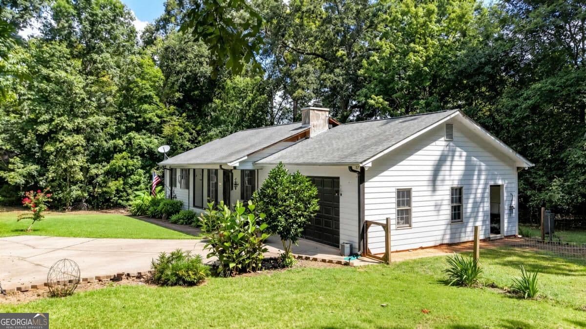 3 bedroom, 3 bathroom, 1,350 sq ft single family residence for sale at 3010 Turner Church Road, Mcdonough, GA 30252 — photo 4