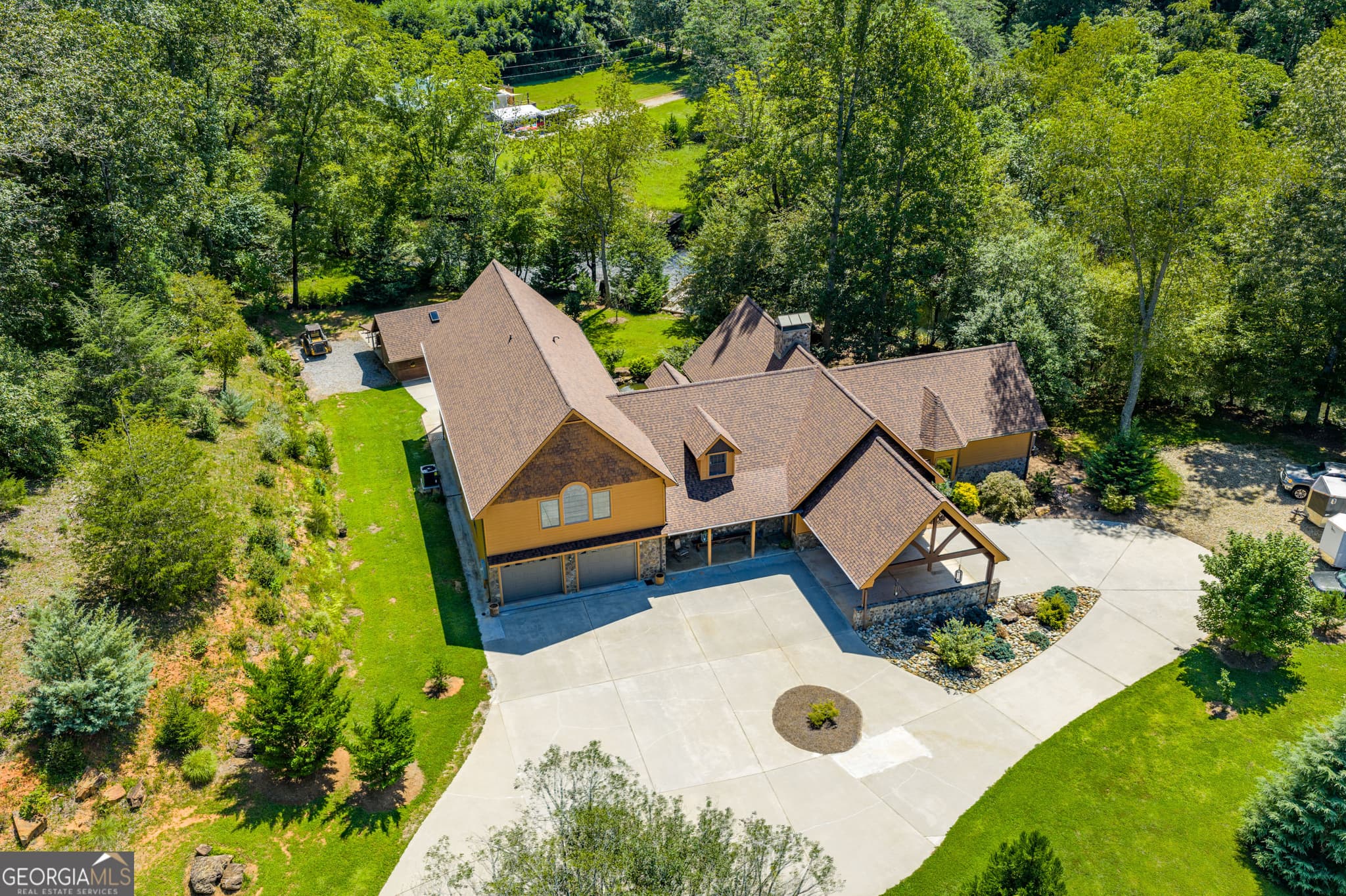 4 bedroom, 4.5 bathroom, 5,094 sq ft single family residence for sale at 198 Stonecreek Drive, Franklin, NC 28734 — photo 9
