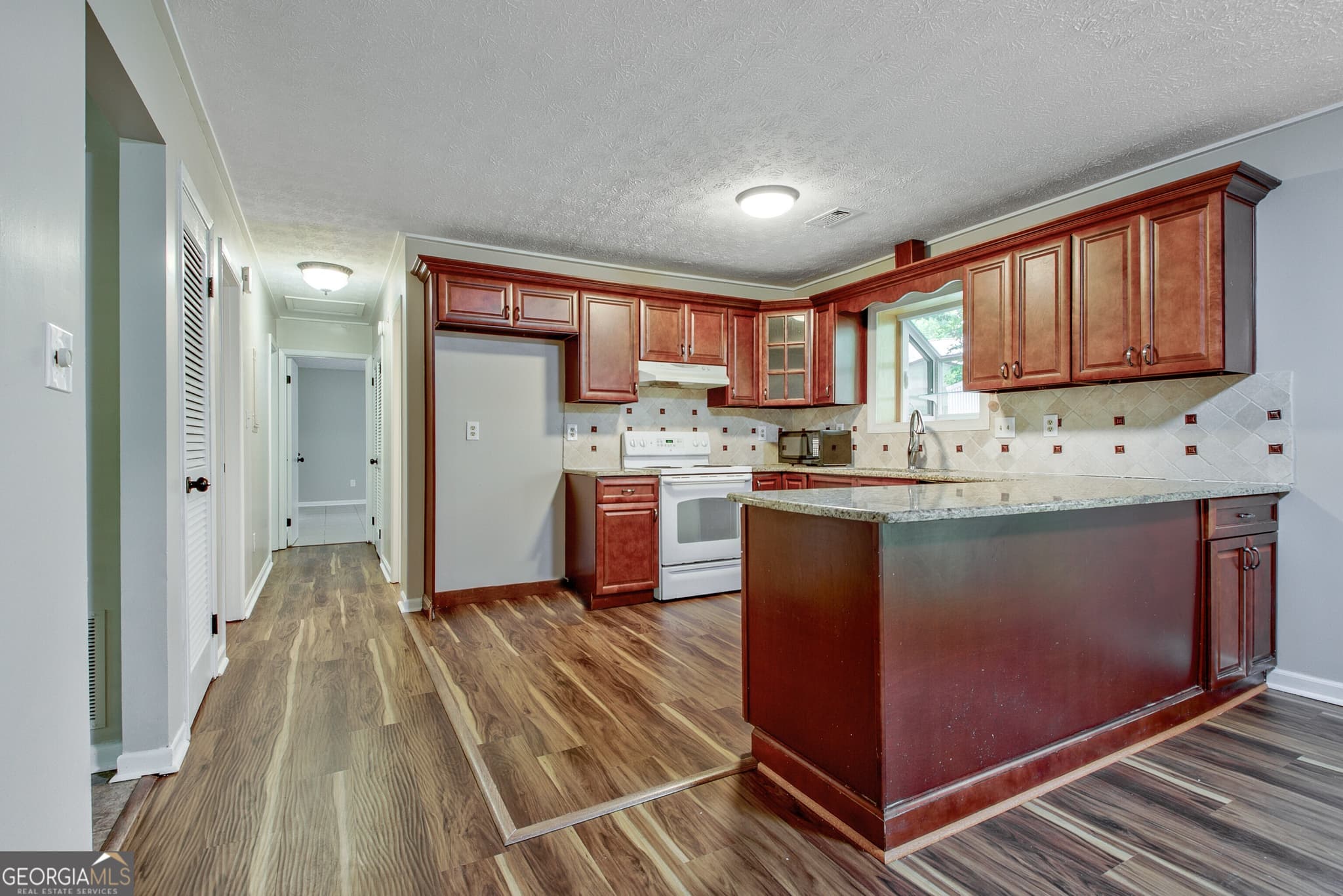 3 bedroom, 2 bathroom, 1,664 sq ft single family residence for rent at 11 Logwood Lane, Newnan, GA 30265 for $1,900 a month — photo 9
