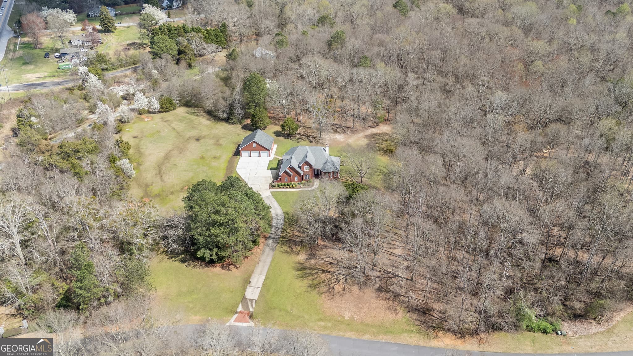 4 bedroom, 3.5 bathroom, 2,769 sq ft single family residence for sale at 2101 NE Indian Shoals Drive, Loganville, GA 30052 — photo 2