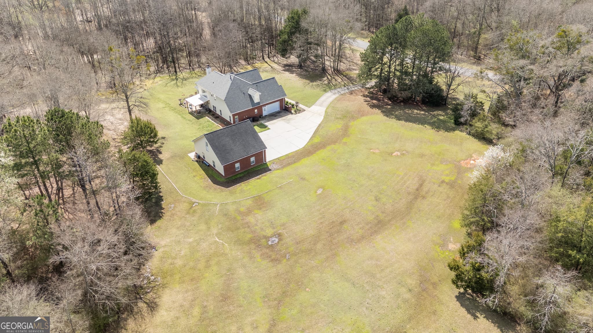 4 bedroom, 3.5 bathroom, 2,769 sq ft single family residence for sale at 2101 NE Indian Shoals Drive, Loganville, GA 30052 — photo 5