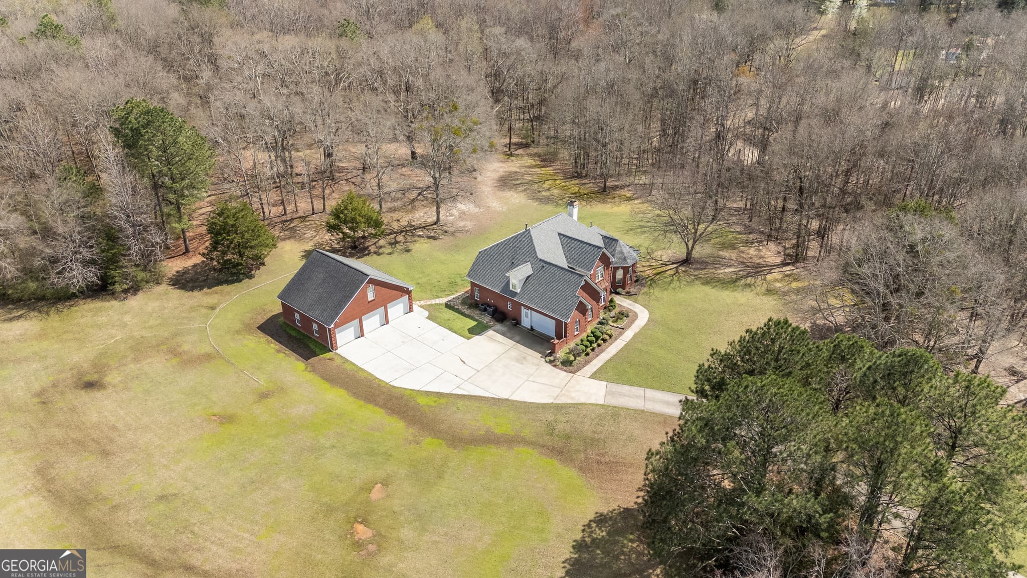 4 bedroom, 3.5 bathroom, 2,769 sq ft single family residence for sale at 2101 NE Indian Shoals Drive, Loganville, GA 30052 — photo 4