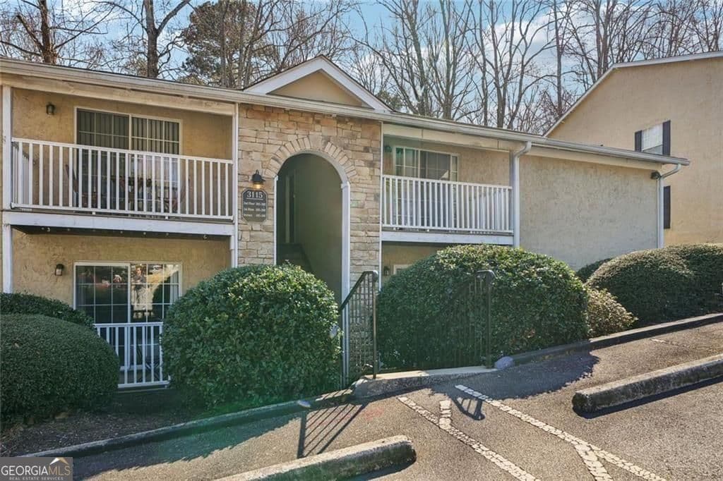 1 bedroom, 1 bathroom, 625 sq ft condominium for sale at 3115 Seven Pines Court 207, Atlanta, GA 30339 — photo 2