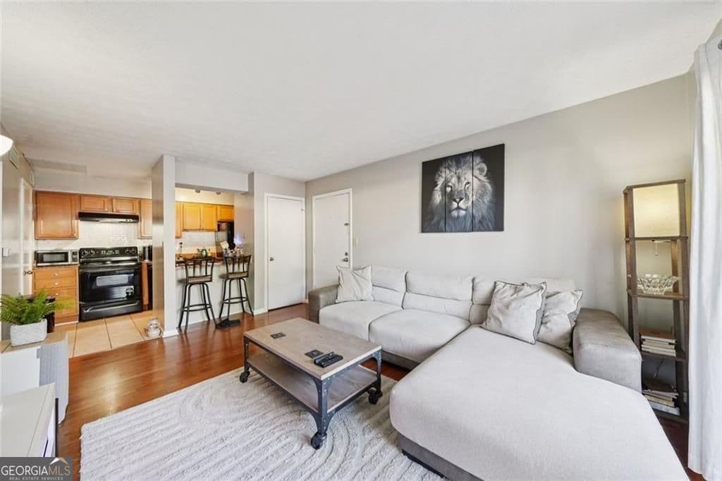 1 bedroom, 1 bathroom, 625 sq ft condominium for sale at 3115 Seven Pines Court 207, Atlanta, GA 30339 — photo 3