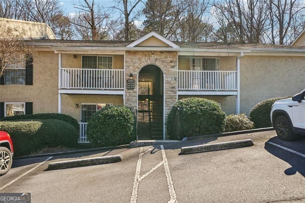 1 bedroom, 1 bathroom, 625 sq ft condominium for sale at 3115 Seven Pines Court 207, Atlanta, GA 30339 — photo 1 of 13