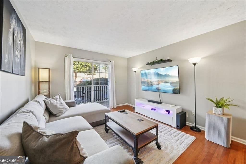 1 bedroom, 1 bathroom, 625 sq ft condominium for sale at 3115 Seven Pines Court 207, Atlanta, GA 30339 — photo 4