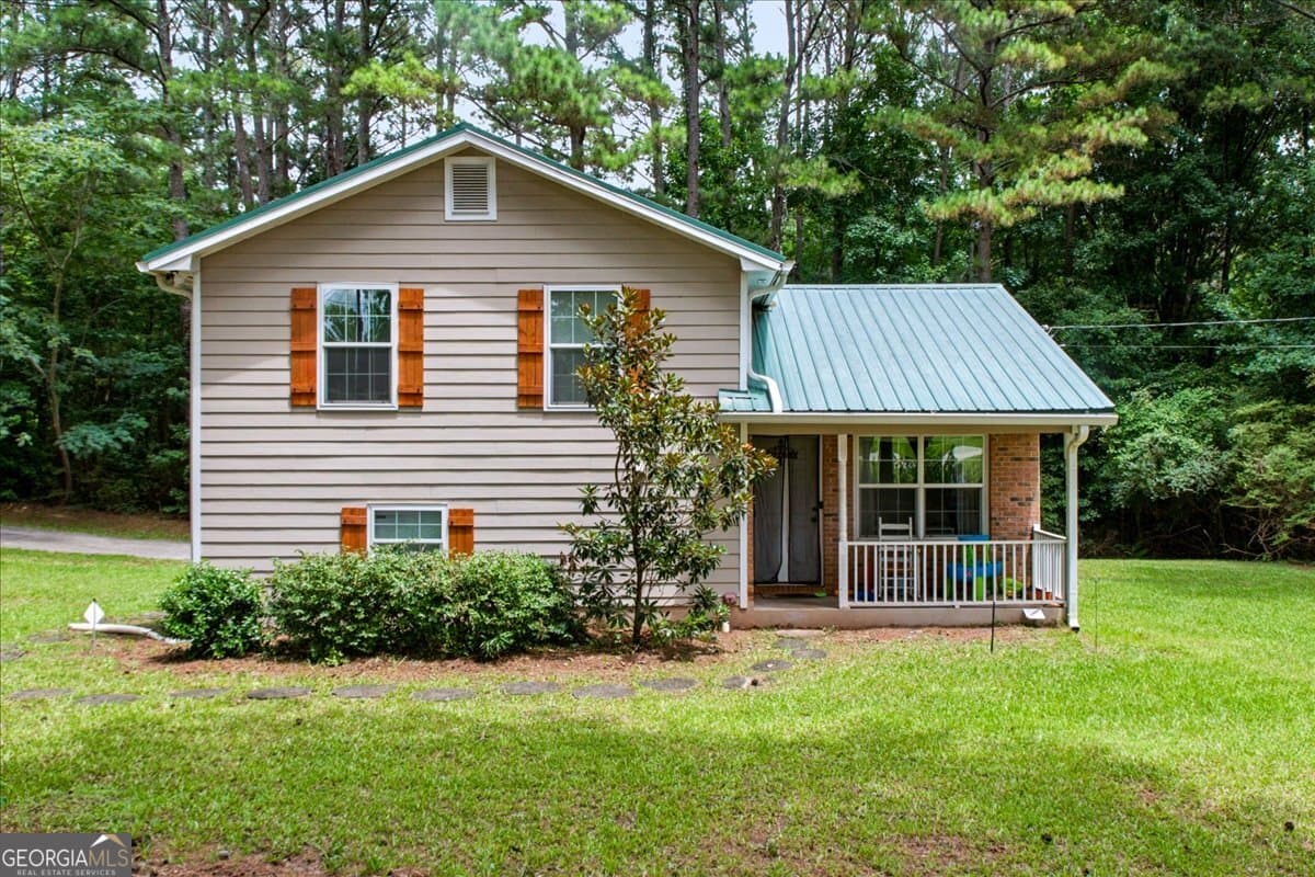 4 bedroom, 2 bathroom, 1,465 sq ft single family residence for sale at 1580 King Mill Road, Mcdonough, GA 30252 — photo 1 of 19