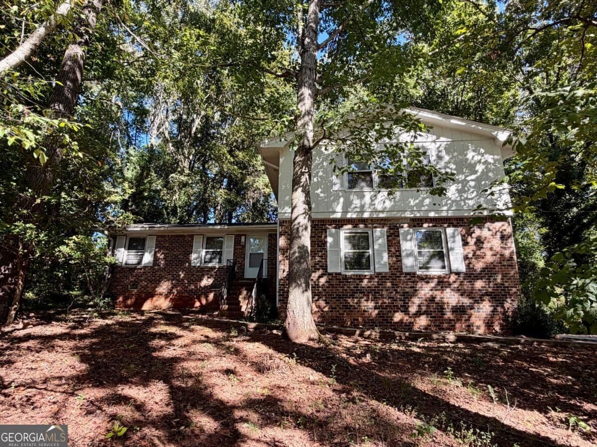 4 bedroom, 2.5 bathroom, 2,020 sq ft manufactured home,single family residence for rent at 380 Shelton Woods Court, Stone Mountain, GA 30088 for $1,825 a month — photo 2