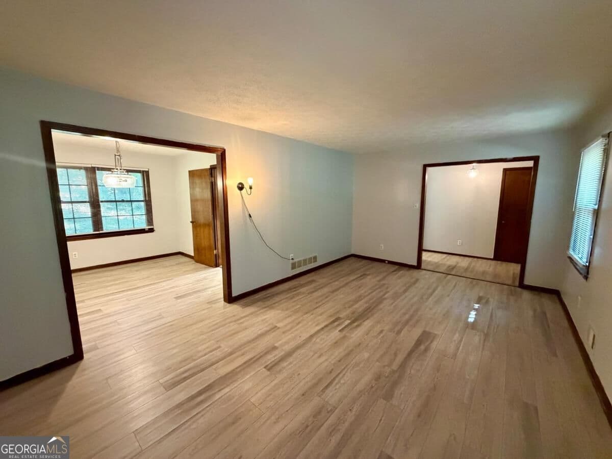 4 bedroom, 2.5 bathroom, 2,020 sq ft manufactured home,single family residence for rent at 380 Shelton Woods Court, Stone Mountain, GA 30088 for $1,825 a month — photo 6