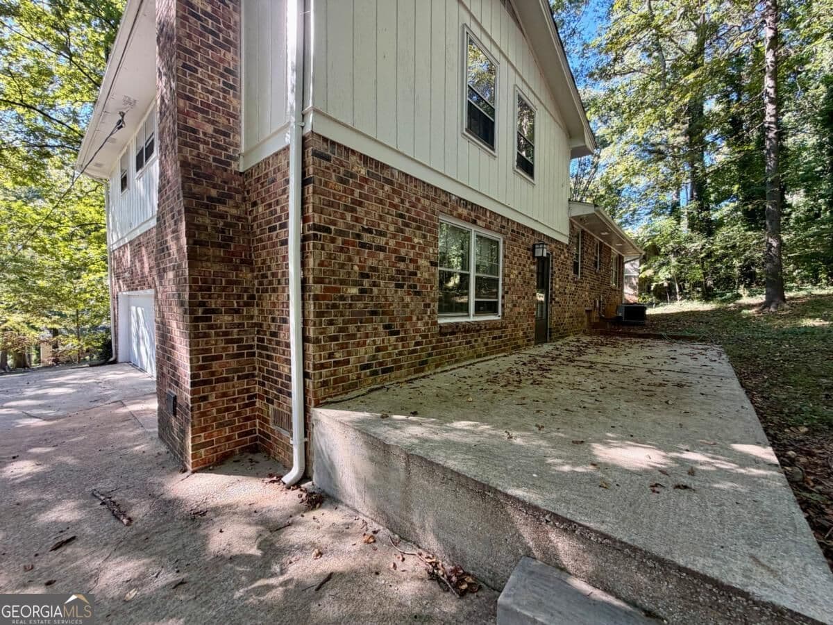 4 bedroom, 2.5 bathroom, 2,020 sq ft manufactured home,single family residence for rent at 380 Shelton Woods Court, Stone Mountain, GA 30088 for $1,825 a month — photo 3