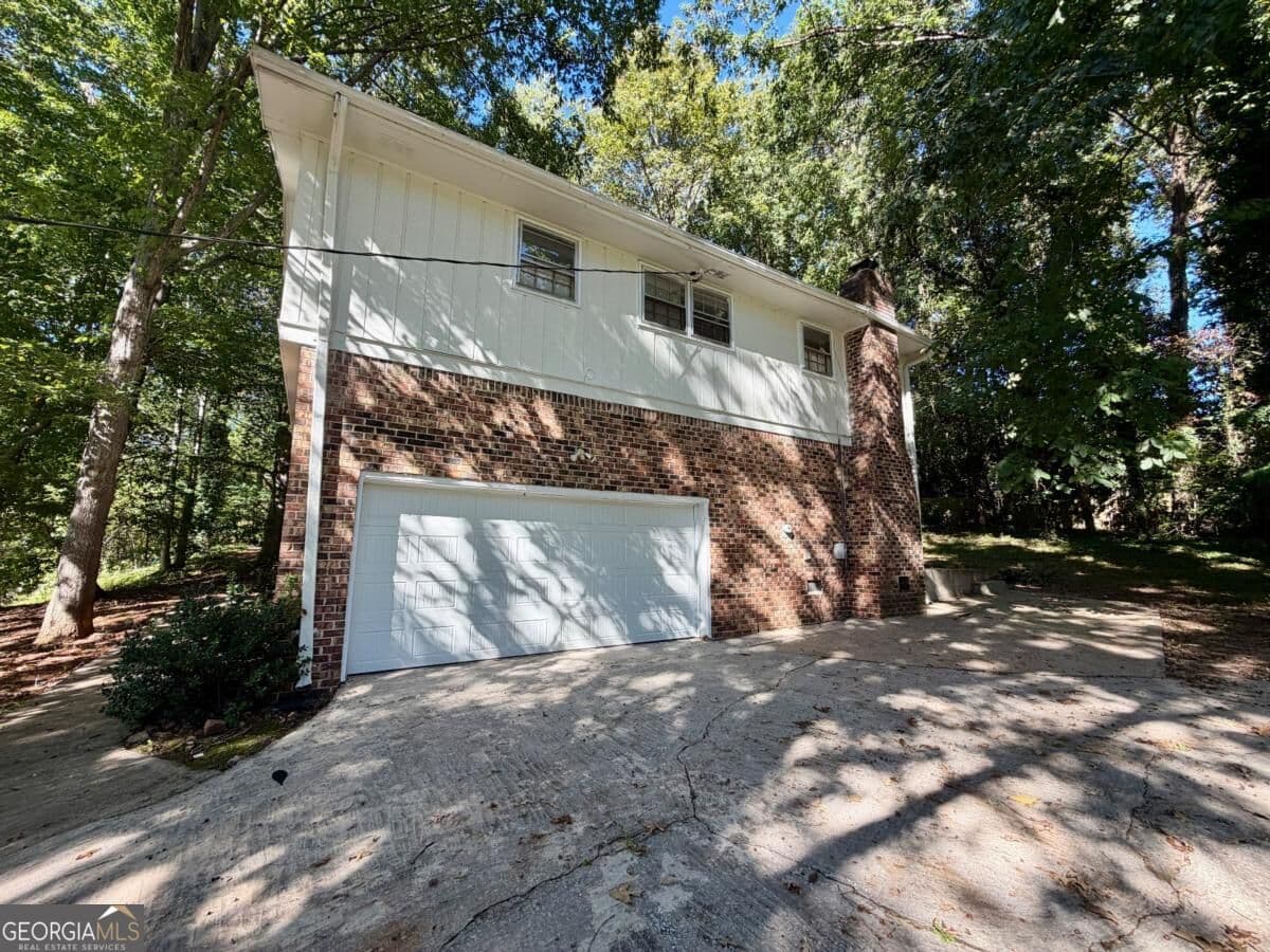 4 bedroom, 2.5 bathroom, 2,020 sq ft manufactured home,single family residence for rent at 380 Shelton Woods Court, Stone Mountain, GA 30088 for $1,825 a month — photo 1 of 20