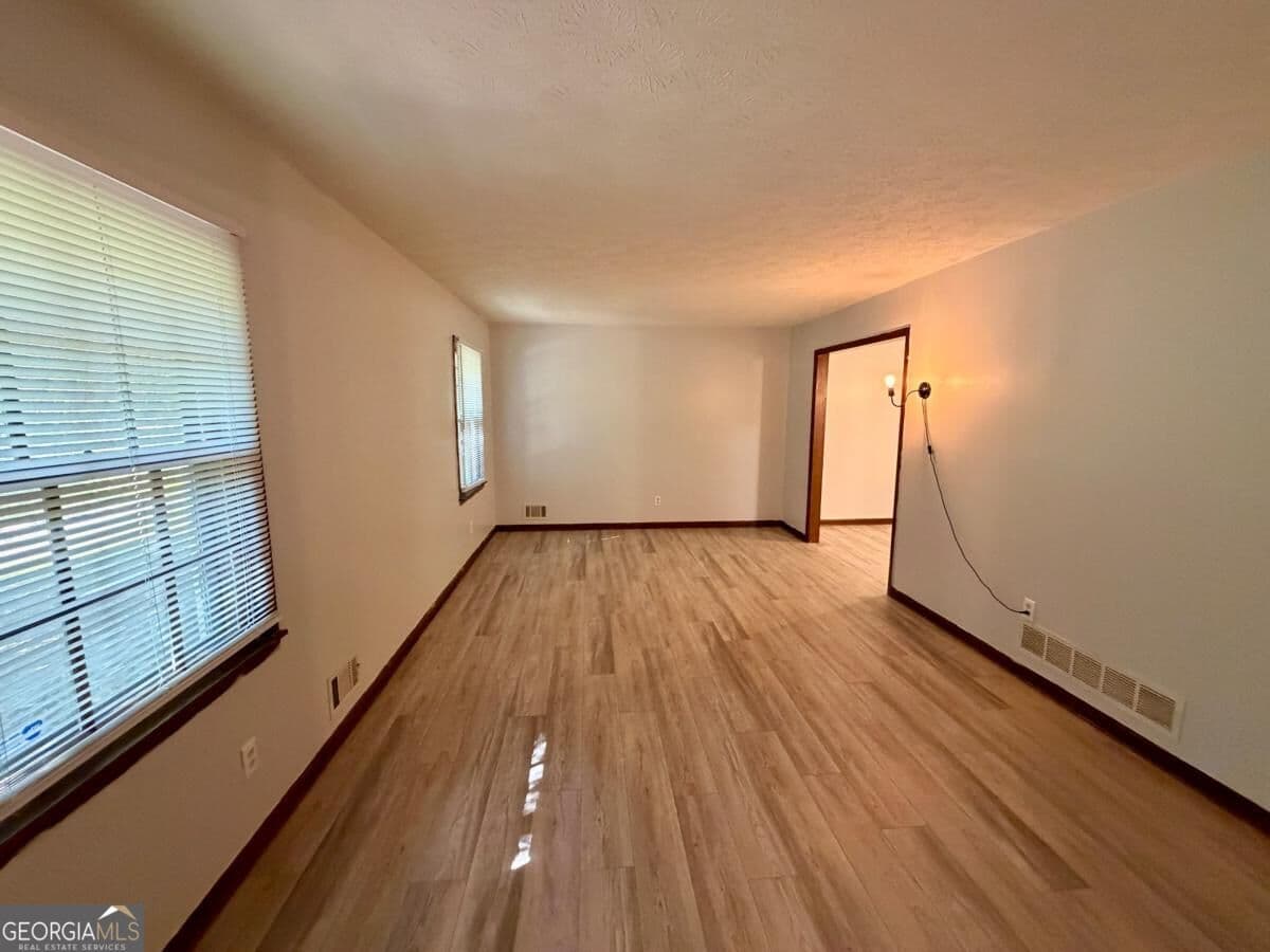 4 bedroom, 2.5 bathroom, 2,020 sq ft manufactured home,single family residence for rent at 380 Shelton Woods Court, Stone Mountain, GA 30088 for $1,825 a month — photo 5