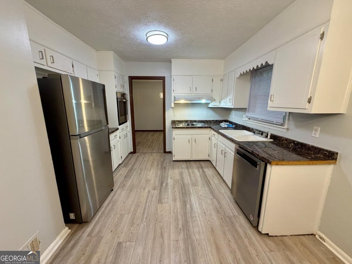 4 bedroom, 2.5 bathroom, 2,020 sq ft manufactured home,single family residence for rent at 380 Shelton Woods Court, Stone Mountain, GA 30088 for $1,825 a month — photo 10