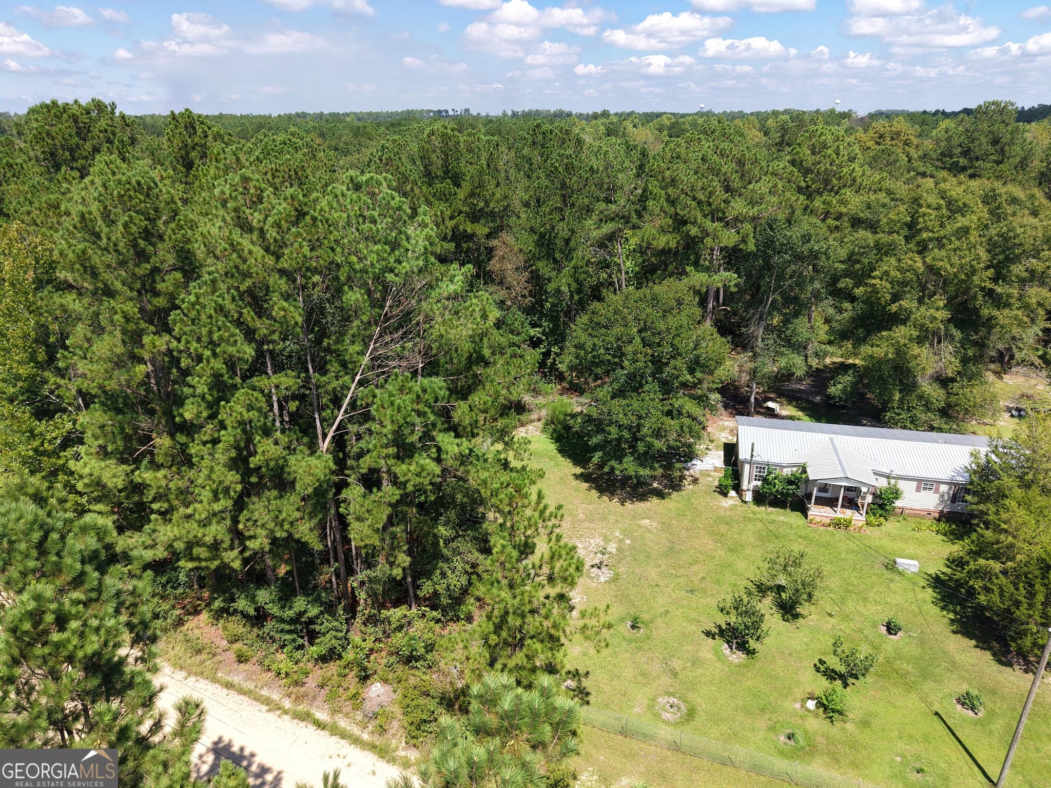 3 bedroom, 2 bathroom mixed use for sale at 686 Victory Circle, Lyons, GA 30436 — photo 2