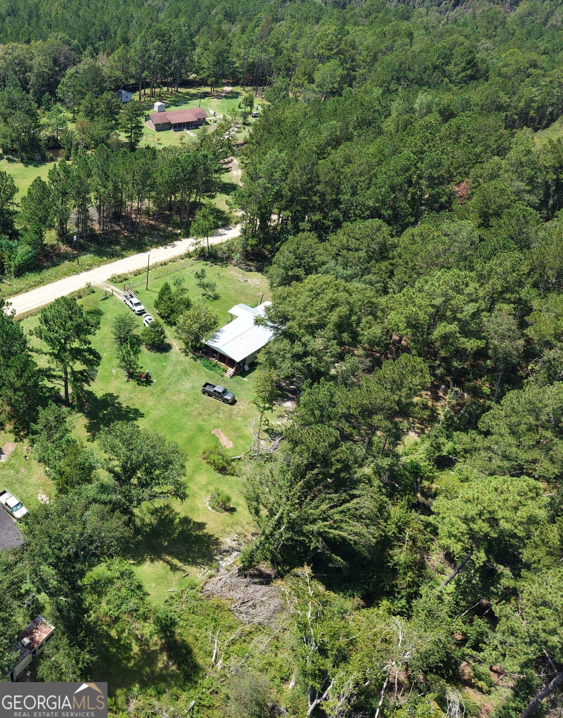 3 bedroom, 2 bathroom mixed use for sale at 686 Victory Circle, Lyons, GA 30436 — photo 6