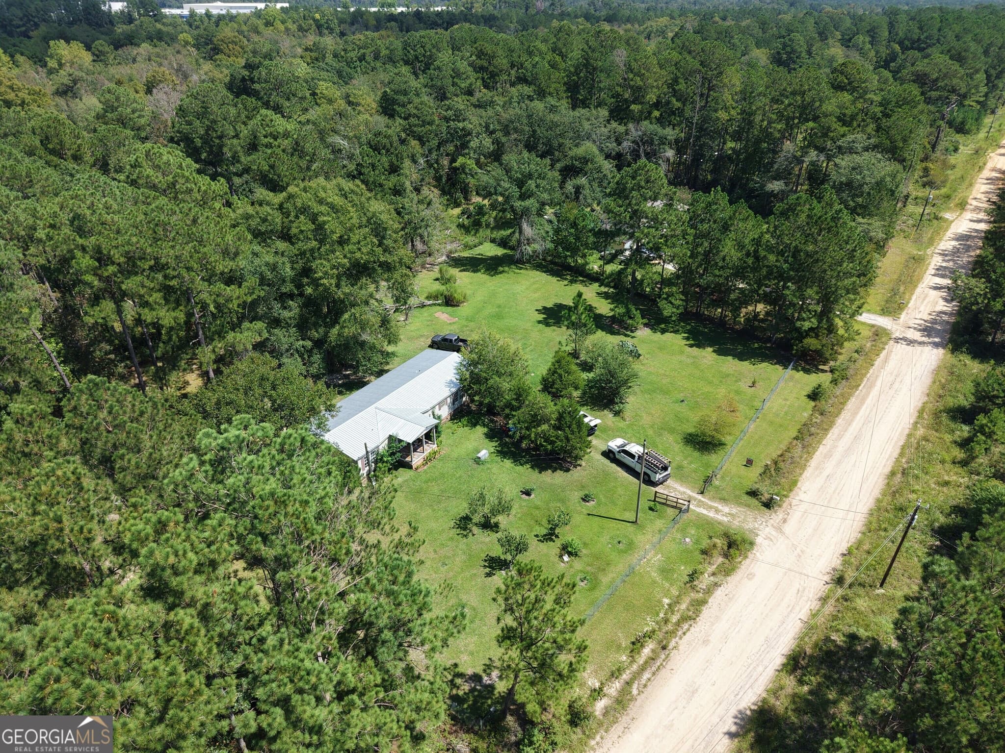 3 bedroom, 2 bathroom mixed use for sale at 686 Victory Circle, Lyons, GA 30436 — photo 3