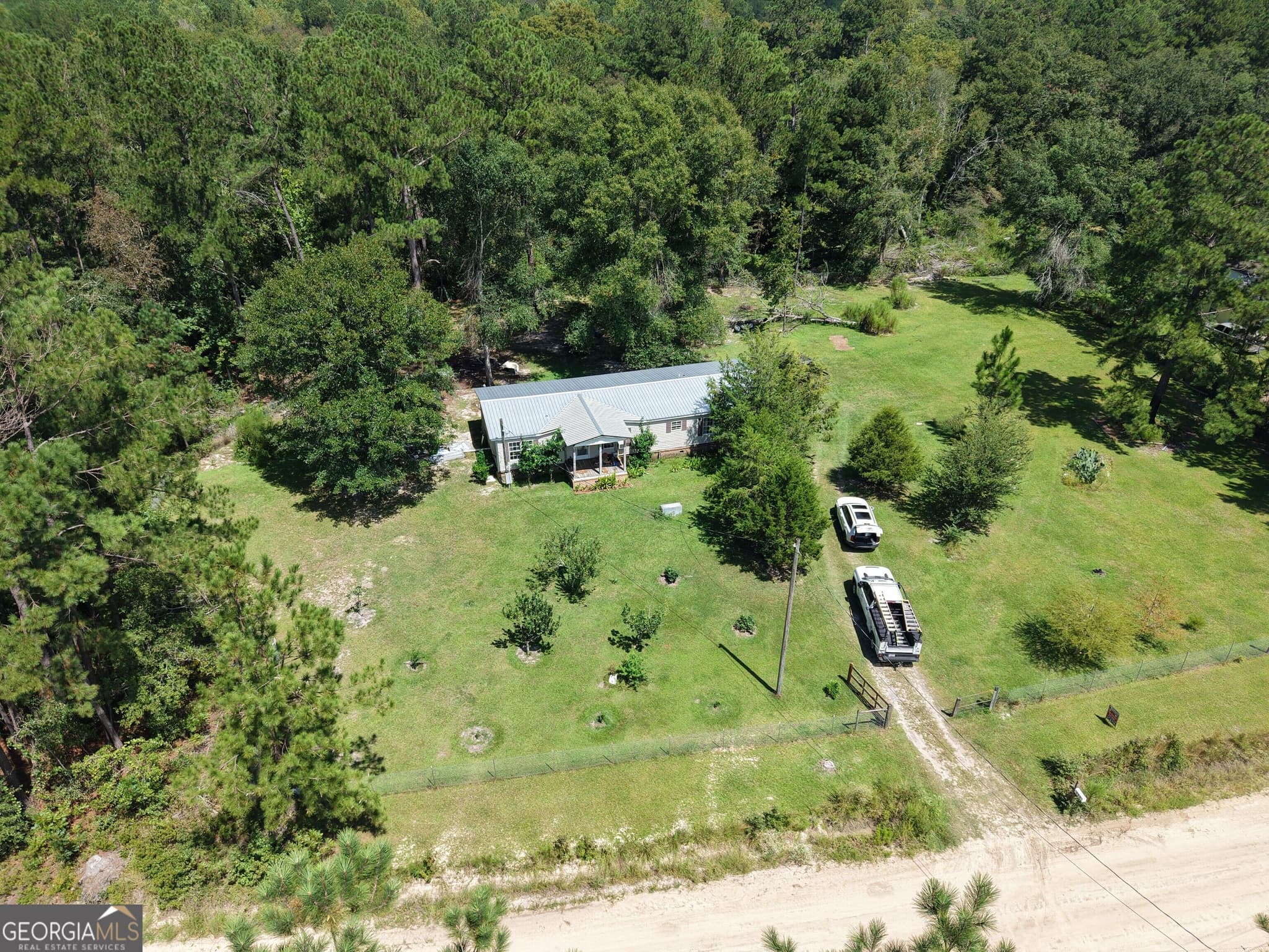 3 bedroom, 2 bathroom mixed use for sale at 686 Victory Circle, Lyons, GA 30436