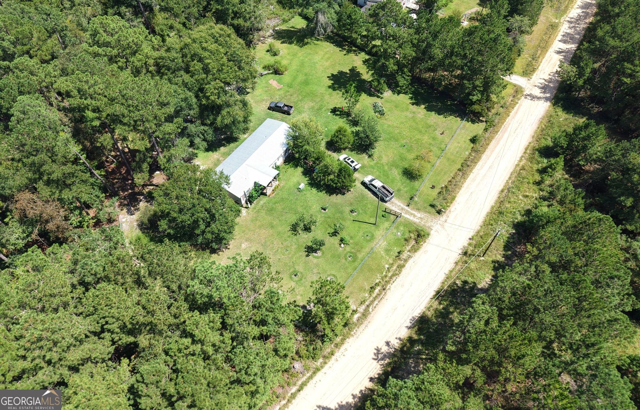 3 bedroom, 2 bathroom mixed use for sale at 686 Victory Circle, Lyons, GA 30436 — photo 5