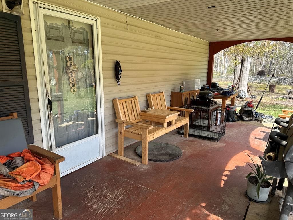 3 bedroom, 2 bathroom mixed use for sale at 686 Victory Circle, Lyons, GA 30436 — photo 9