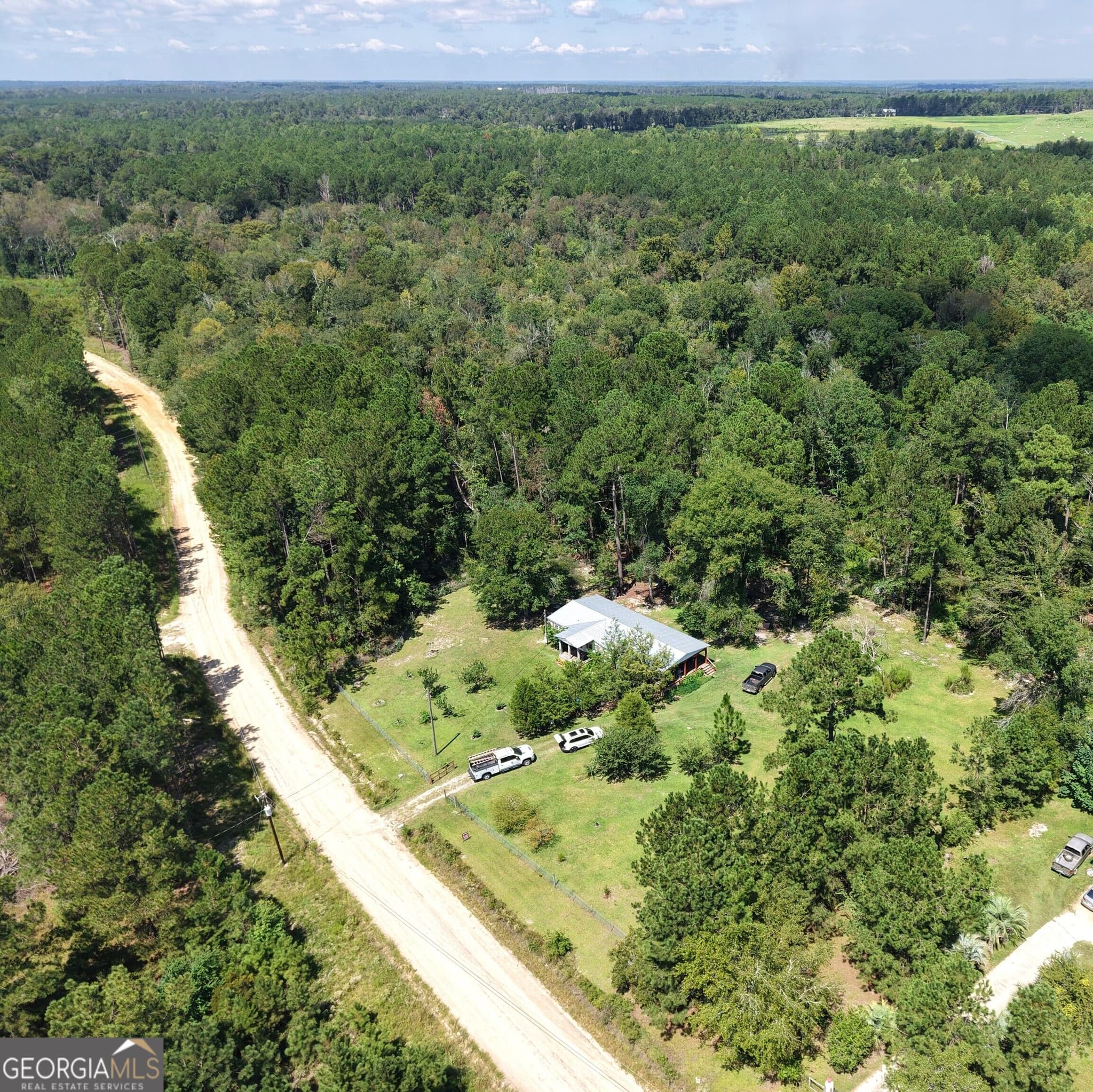 3 bedroom, 2 bathroom mixed use for sale at 686 Victory Circle, Lyons, GA 30436 — photo 4