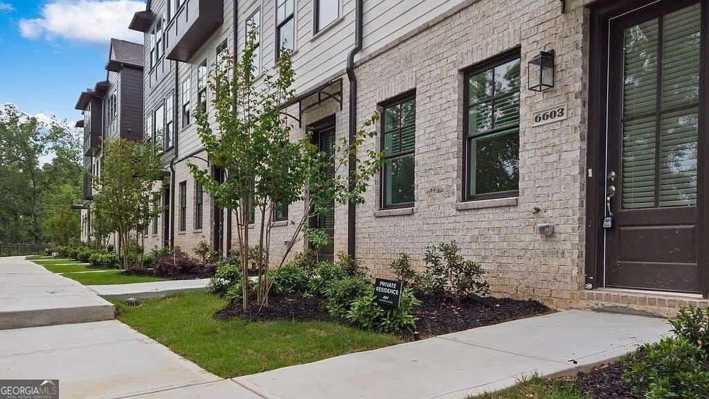 3 bedroom, 3.5 bathroom, 1,608 sq ft townhouse for rent at 6603 Beacon Drive, Atlanta, GA 30328 for $3,900 a month — photo 2