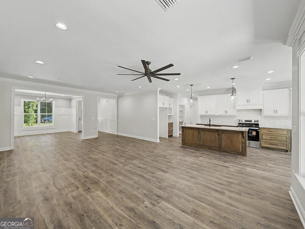 4 bedroom, 3 bathroom, 2,730 sq ft single family residence under contract at 2300 Thomas Street, Adel, GA 31620 — photo 7