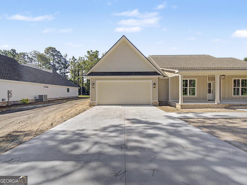 4 bedroom, 3 bathroom, 2,730 sq ft single family residence under contract at 2300 Thomas Street, Adel, GA 31620 — photo 3