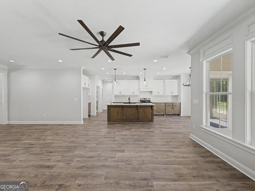 4 bedroom, 3 bathroom, 2,730 sq ft single family residence under contract at 2300 Thomas Street, Adel, GA 31620 — photo 9