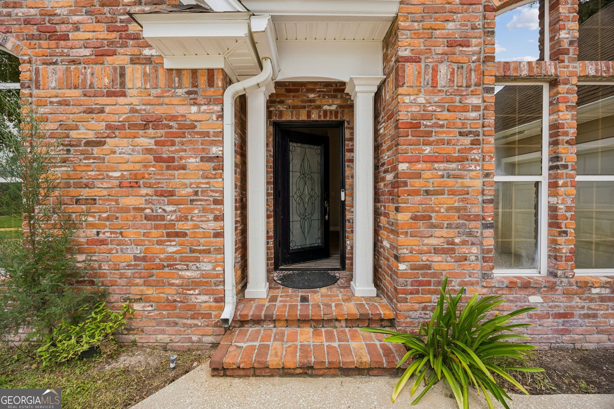4 bedroom, 3 bathroom, 2,580 sq ft single family residence for sale at 912 Riverview Drive, St. Marys, GA 31558 — photo 2