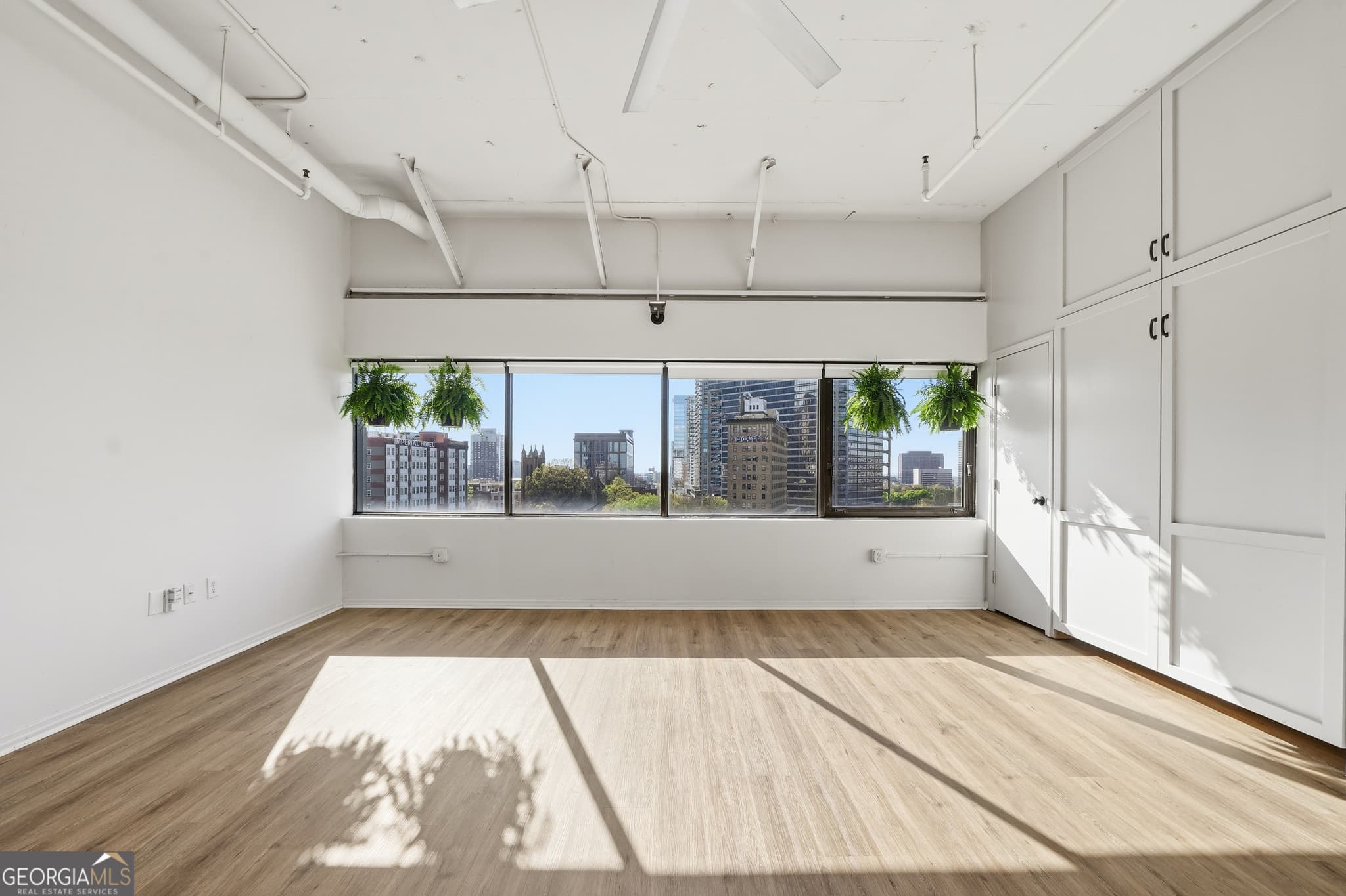 1 bedroom, 1 bathroom, 520 sq ft condominium for sale at 120 Ralph Mcgill Boulevard 903, Atlanta, GA 30308 — photo 2