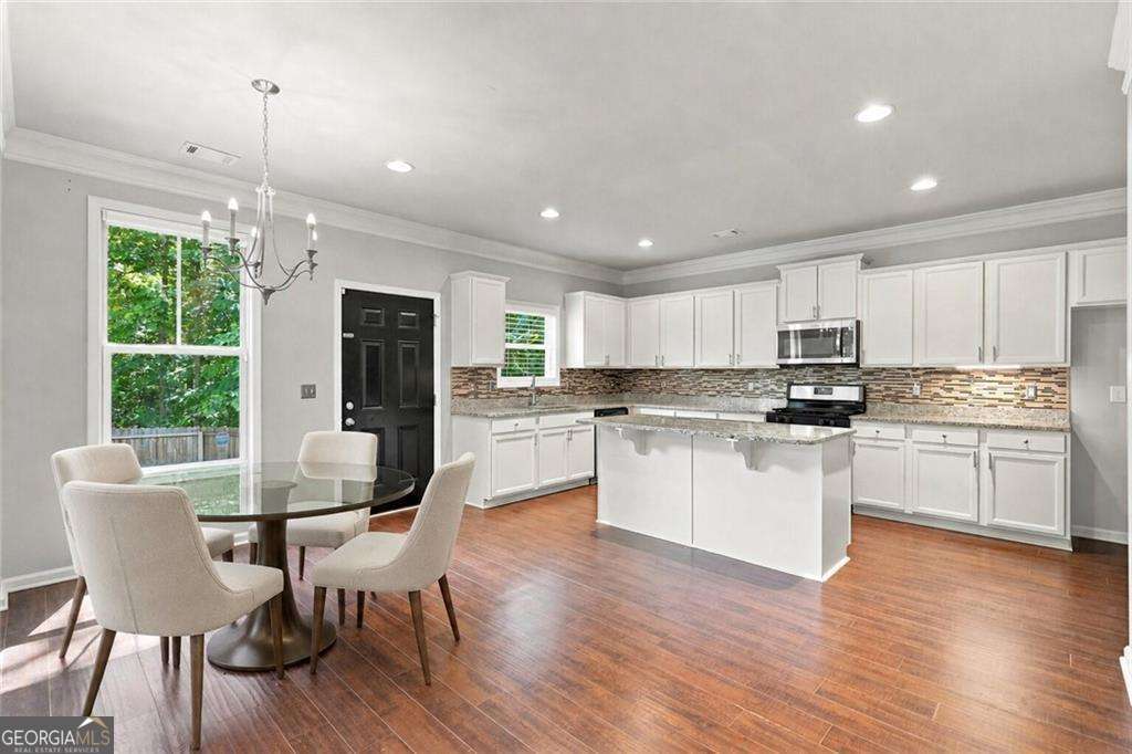5 bedroom, 3 bathroom, 2,722 sq ft single family residence for sale at 268 Oak Road, Lawrenceville, GA 30044 — photo 4