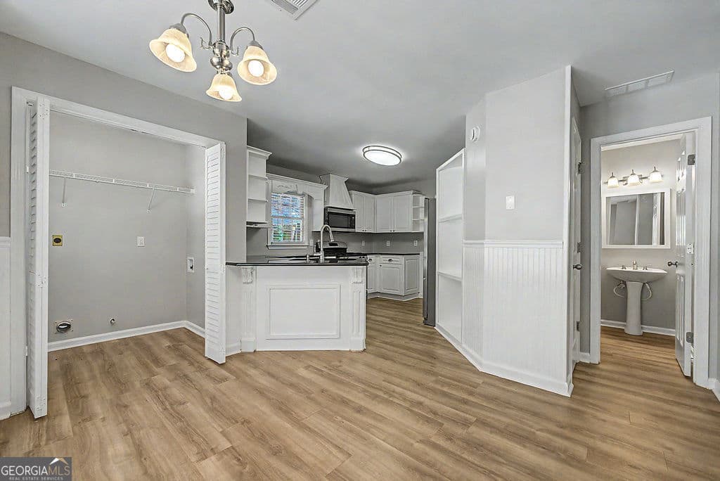 4 bedroom, 2.5 bathroom, 2,270 sq ft single family residence for sale at 566 Parliament Street, Marietta, GA 30066 — photo 9