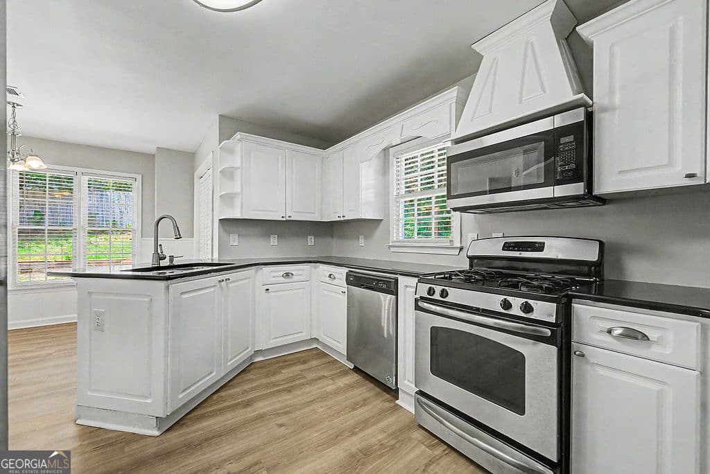 4 bedroom, 2.5 bathroom, 2,270 sq ft single family residence for sale at 566 Parliament Street, Marietta, GA 30066 — photo 10