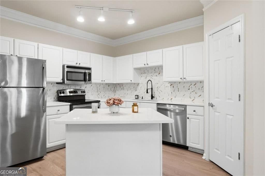 1 bedroom, 1 bathroom, 819 sq ft condominium for sale at 1850 Cotillion Drive 3405, Dunwoody, GA 30338 — photo 3