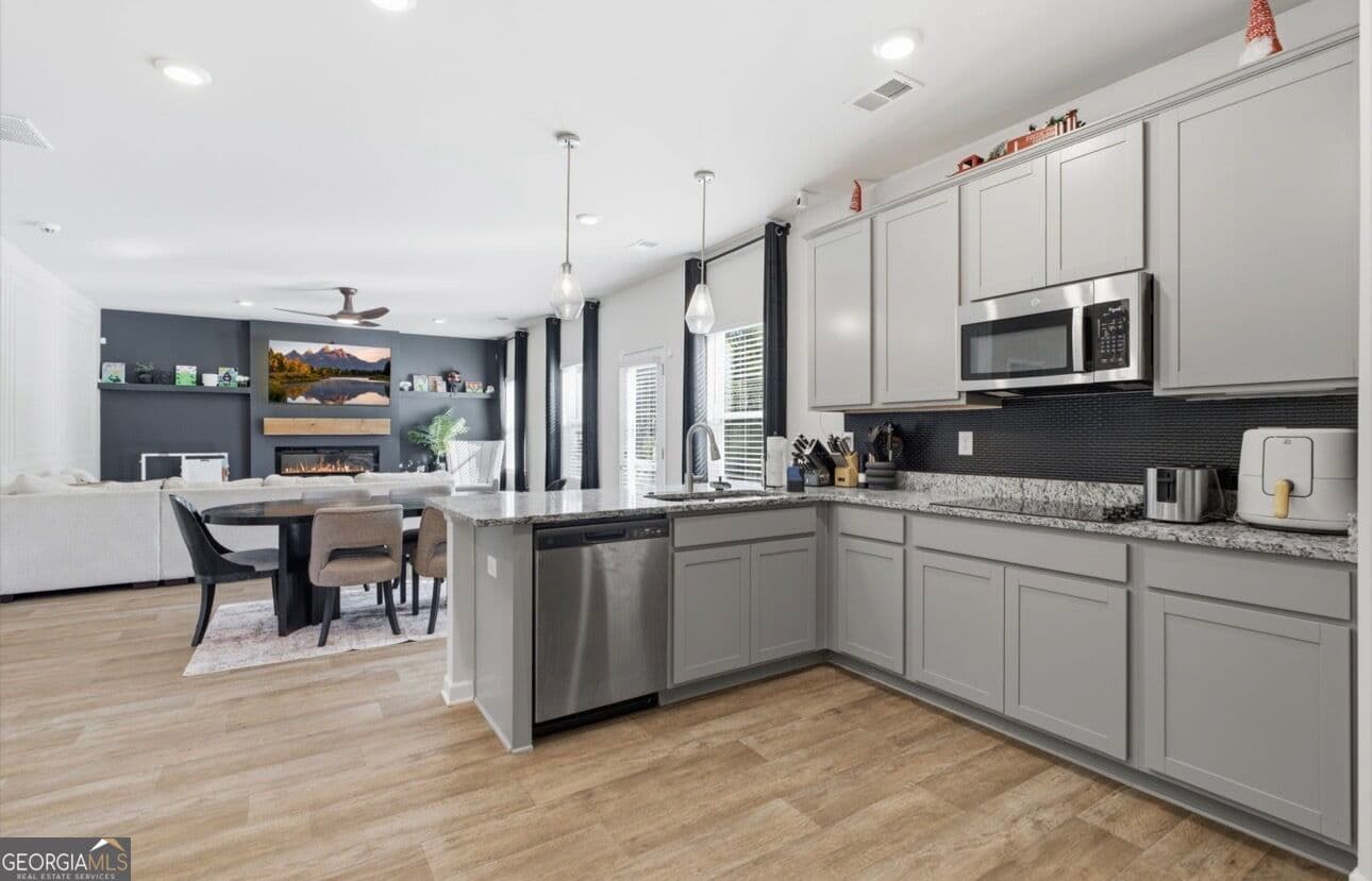 4 bedroom, 3 bathroom, 2,275 sq ft single family residence for sale at 480 Overlook Road, Covington, GA 30014 — photo 4