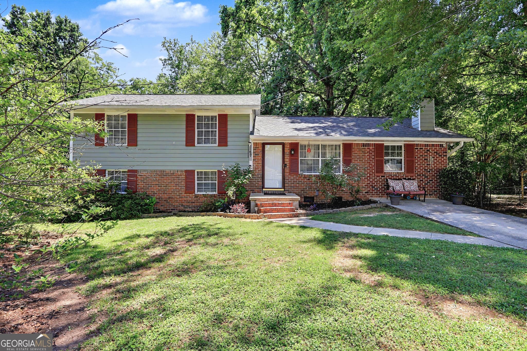 3 bedroom, 1.5 bathroom, 1,625 sq ft single family residence sold at 77 Crystal River Drive, Riverdale, GA 30274