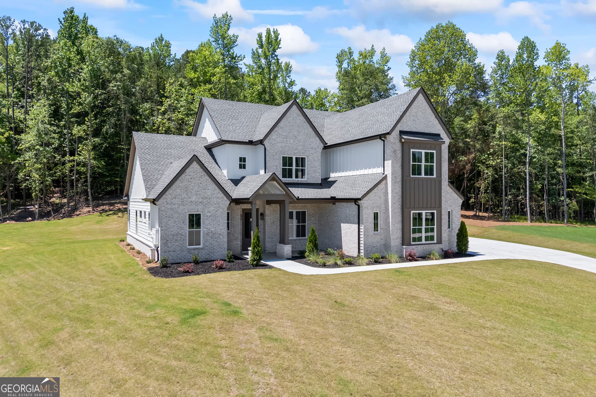4 bedroom, 4.5 bathroom, 3,559 sq ft single family residence for sale at 205 Chariot Court, Jefferson, GA 30549 — photo 2