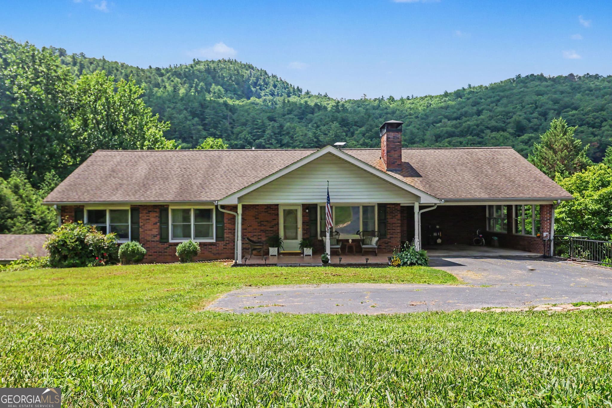 4 bedroom, 3 bathroom, 4,706 sq ft single family residence for sale at 7272 Warwoman Road, Clayton, GA 30525 — photo 3