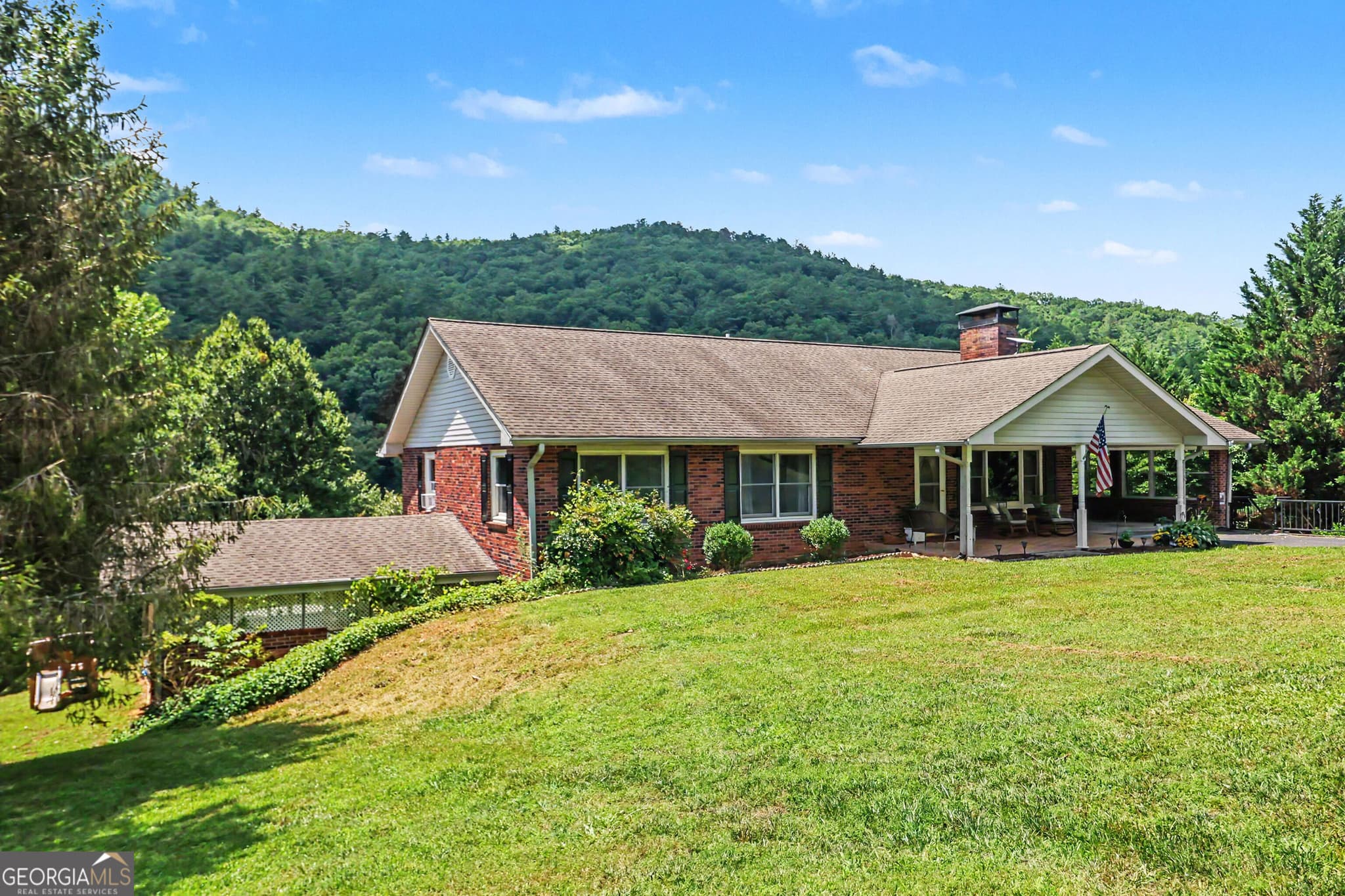 4 bedroom, 3 bathroom, 4,706 sq ft single family residence for sale at 7272 Warwoman Road, Clayton, GA 30525 — photo 4