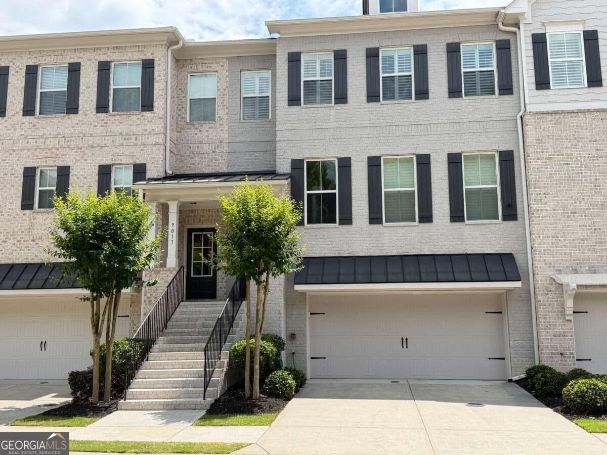 4 bedroom, 3.5 bathroom townhouse for sale at 9015 Woodland Trail 8, Alpharetta, GA 30009 — photo 2